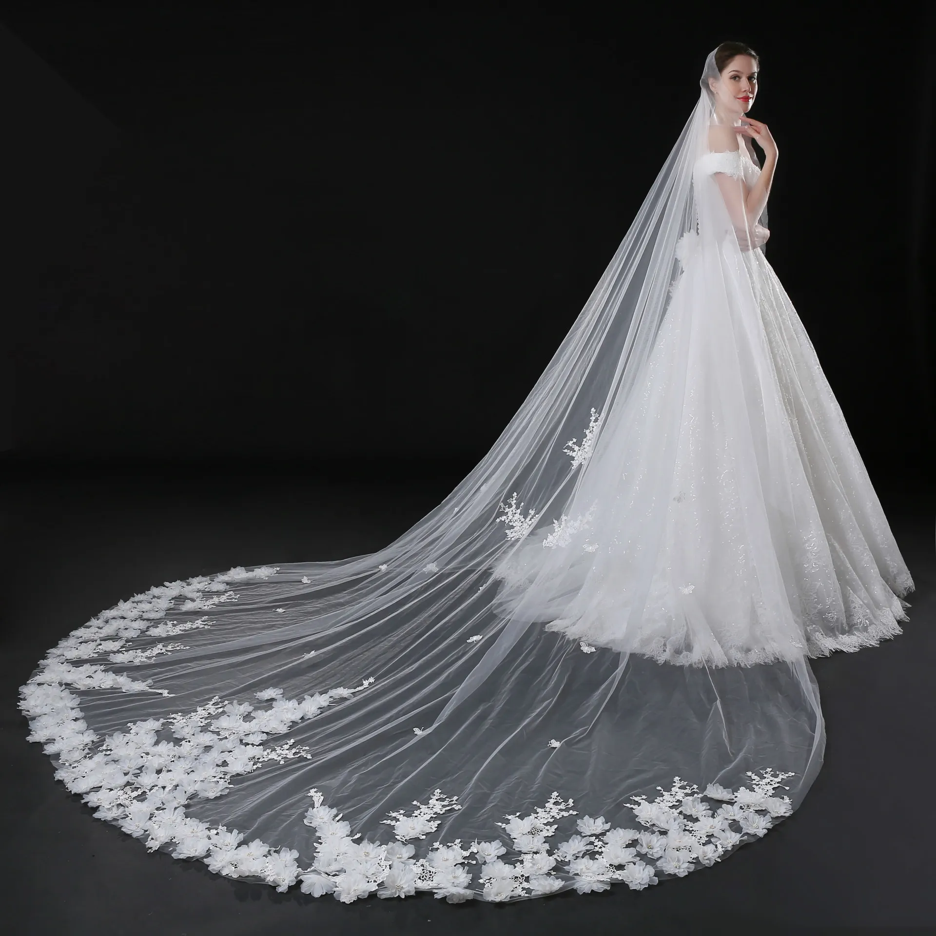 2019 Velo catedral para vestido de novia Vestido de novia Flores 3D Tul suave Borde cortado Tul blanco marfil Una capa con peine 3 metros