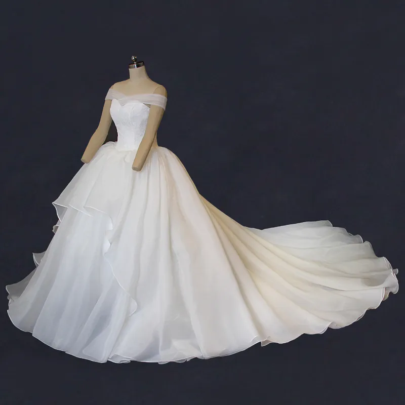 2018 photos réelles robe de bal chérie hors robe de mariée en organza dentelle Top robe de mariée dentelle jusqu'à la chapelle train