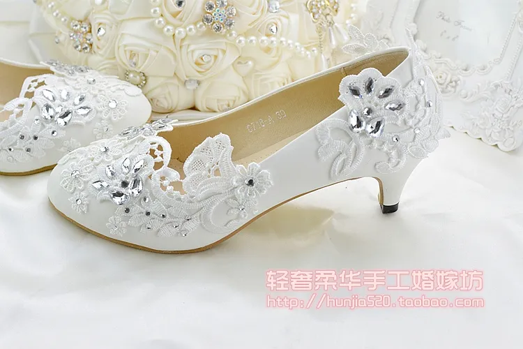 Crystal Lace Blomma Bröllop Skor Bröllop Tillbehör Bröllop Skor Billiga Flat Heel And Low Heel Wedding Shoe Slip Ons Storlek 4-Storlek 9