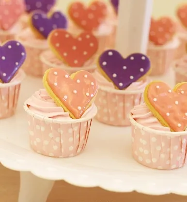 Big Size 10.000 stks Bakken Cups Leuke Dots Effen Kleur Papier Cake Kerst Bruiloft Mooie Ontwerp Vetvrije Papier Cupcake Cases