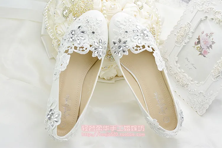 Crystal Lace Blomma Bröllop Skor Bröllop Tillbehör Bröllop Skor Billiga Flat Heel And Low Heel Wedding Shoe Slip Ons Storlek 4-Storlek 9