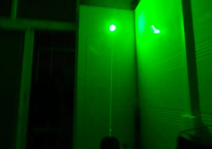 Güçlü Güç Askeri Maliyet Tanıtımı 10000m 532Nm Yeşil Kırmızı Mavi Menekşe Lazer İşaretçileri W Işık El Feneri Av Şarj Cihazı GI216A