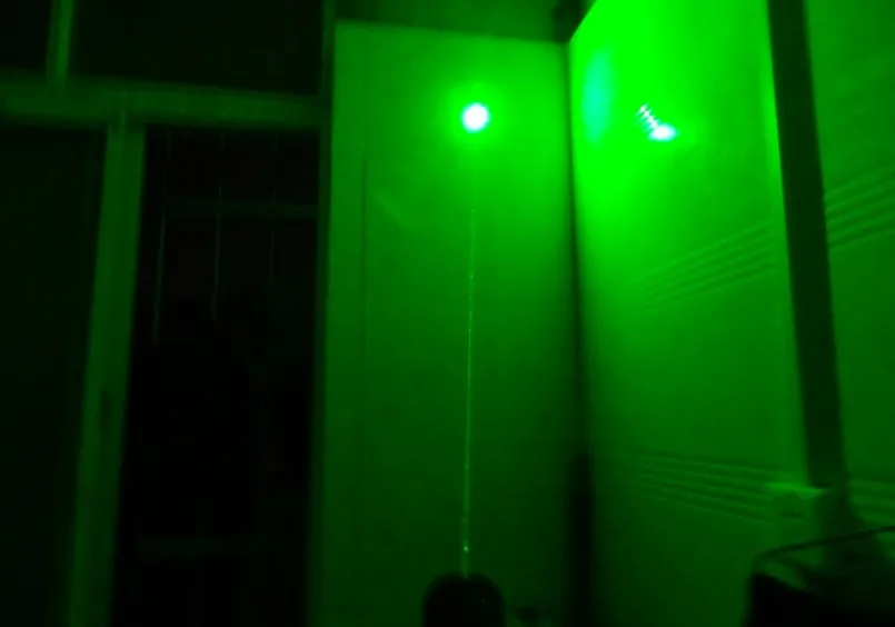 Super mocny wojskowy zielony czerwony niebieski fioletowy wskaźnik laserowy 532nm led wysokiej mocy latarka lazer SD Laser 303 prezenter polowanie nauczanie