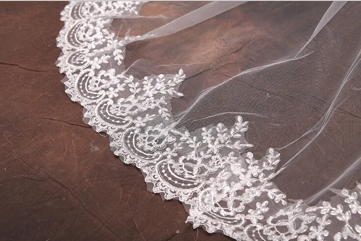 Hot Cheap Luxury Bridal Veils Three Meters Long Vintage Wedding Veils Real Image Lace Applique Crystal Cathedral 