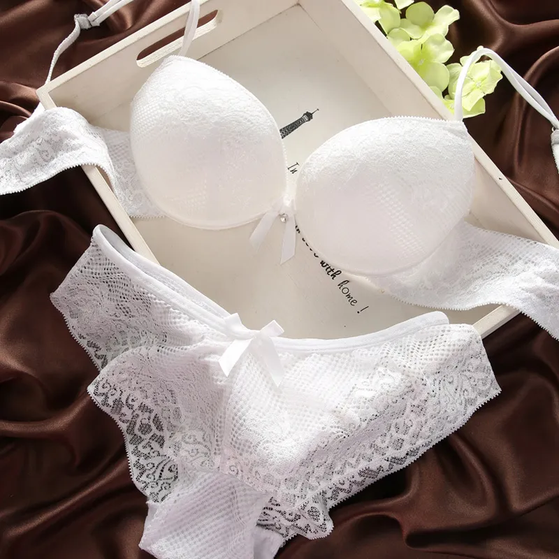 Bras sätter grossist-thongs bh set sexiga kvinnor i underkläder spetsbroderier 6 färg stor size cup push up and trose