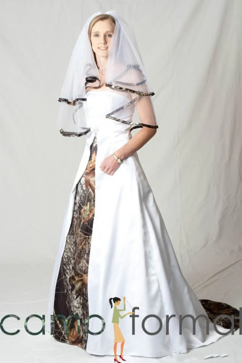 2015 Vit Camo Bröllopsklänningar En linje Strapless Sweep Train Bröllopsklänningar Realtree Camouflage Bridal Gowns Modest med Camo Veil