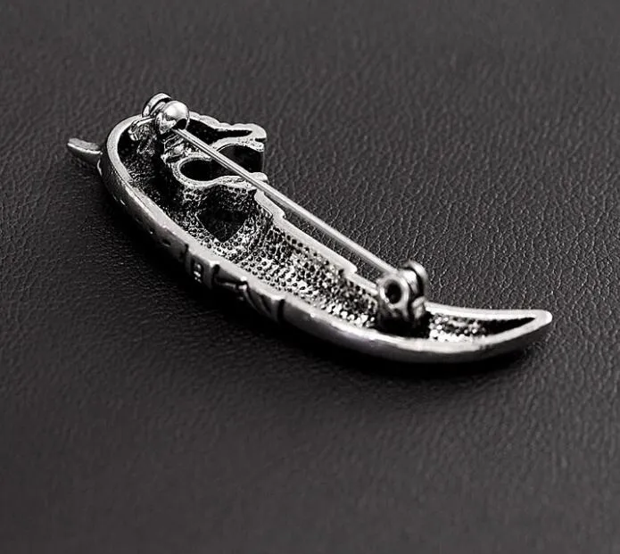 Personality Retro Silver Wolf Tooth Spike Women And Men Suit Pin Brooches Cute Wolf Totem Head Unisex Brooches Wholesale 