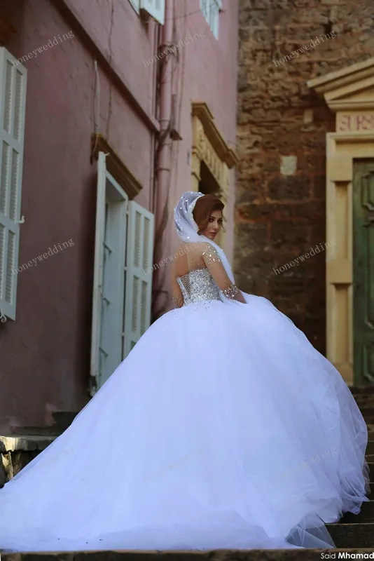 Vestidos de noiva de estilo de luxo em estilo dubai com cristais pesados de manga longa de pérolas de pérolas de miçangas de miçanismo de bola de noiva feita de miçangas n8642400