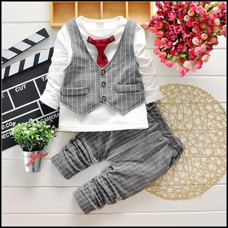 2015 Hot Boys Gentleman Set 2-7y Children's Autumn Passar Kläder Outfits T-shirt + Byxor + Plaid Vest + Slips Gratis frakt MOQ: SVS0490