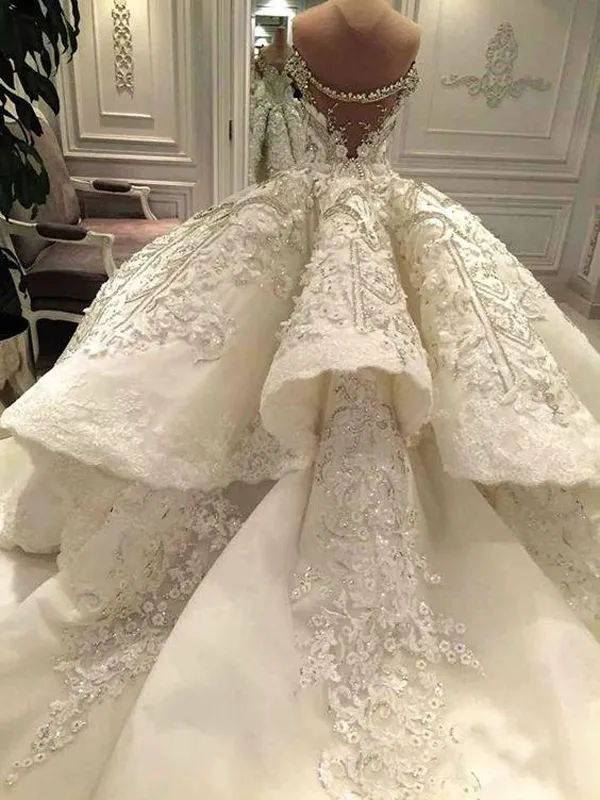 Luxuriöses Ballkleid-Hochzeitskleid, schulterfrei, glitzernde Kristalle, Perlen, Pailletten, Spitzenapplikationen, luxuriöse Brautkleider mit langer Schleppe