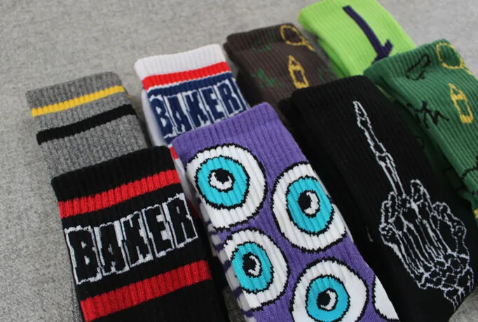 Persönlichkeit Harajuku Frottee Socken Strümpfe Mode Männer Frauen Sportsocken Unterwäsche Fußballsocken Bunte Geschenke