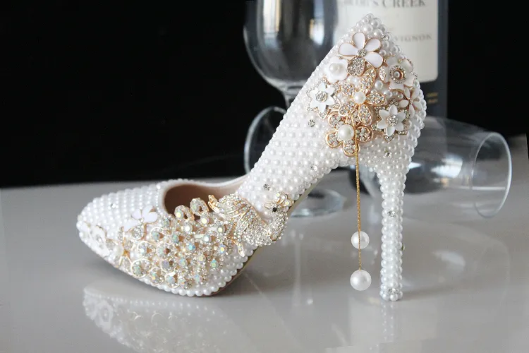 Distinguished Luxury Pearl Sparkling Glas Slipper Bridal Skor Bröllop Skor Högklackat Klänning Skor Kvinna Bröllop Skor Lady Party Proms