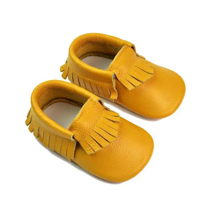 Atacado bebê mocassins de couro macio moccs bebê sapatinhos da criança sapatos 100% camada Cabeça de couro de vaca primeiro walker bebê sapatos 50 pares / lote