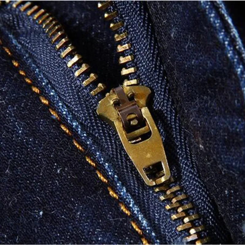 Jeans da uomo in stile europeo americano Patchwork lavato impiombato Jeans in denim dritto slim graffiato Rock Revival Plus Taglia: 28-e blu