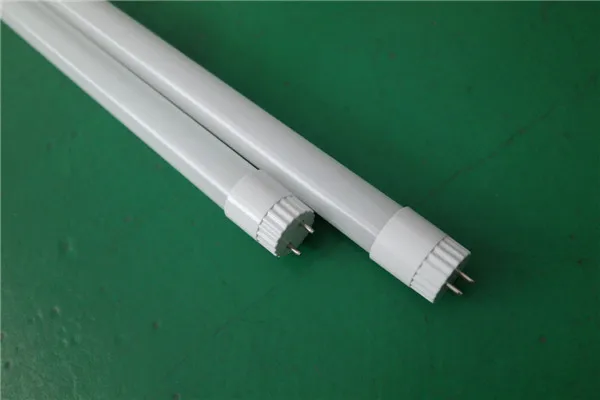 Il tubo di plastica LED T8 a emissione a 360 gradi illumina le lampade a tubo luminoso a LED da 4 piedi 18 W 5 piedi 24 W con copertura smerigliata CE UL AC 85-265 V