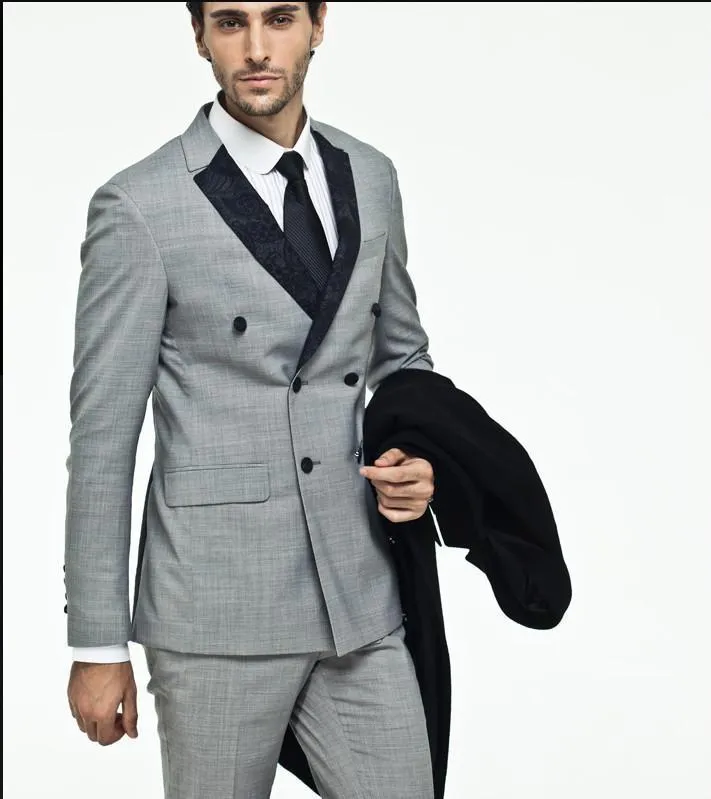 3 sztuki Side Vent Light Grey Suit Groom Tuxedos Slim Fit Double Breasted Groomsmen Mężczyźni Wedding Wakacje Nosić Custom Made Kurtka + spodnie + krawat