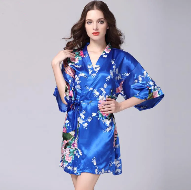 Mulberry Short Silk Robe for Women 100% Pure Silk Bathrobe with Belt –  DIANASILK
