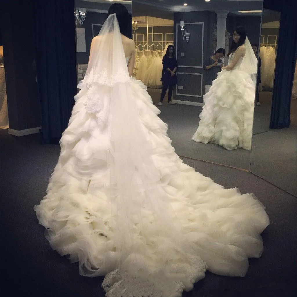 Ruched Bröllopsklänningar Flouncing Ivory Colors Strapless Lace Top Bröllopklänningar Ruffles Bröllopsklänning Högkvalitativ kyrka Beach Garden 2016