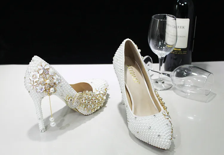 Distinguished Luxury Pearl Sparkling Glas Slipper Bridal Skor Bröllop Skor Högklackat Klänning Skor Kvinna Bröllop Skor Lady Party Proms