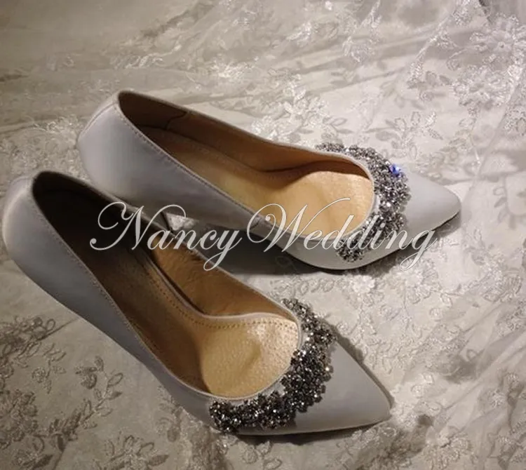 Nouvelle Arrivée Strass Chaussures De Mariage Blanc Satin Chaussures De Mariée Bout Rond Talon Magnifique Parti Chaussures De Bal Bout Pointu Demoiselle D'honneur307A