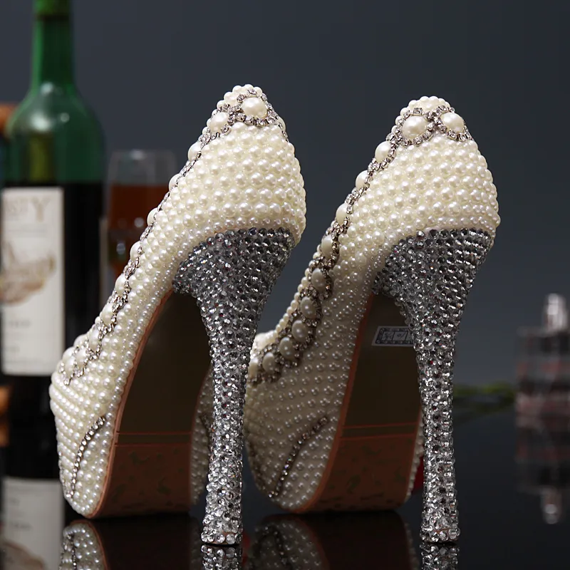 Scarpe da sposa fatte a mano di colore bianco Scarpe da sposa Splendide scarpe con tacco alto Scarpe con strass perla imitazione