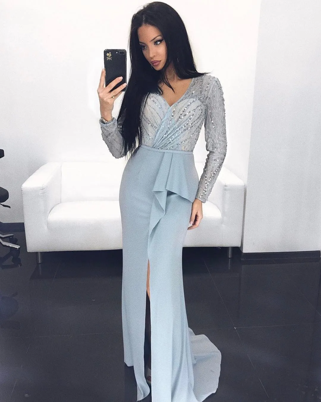 Beaded Long Sleeves Prom Klänningar V-Neck Pläterad Sida Split Satin Mermaid Formell Aftonklänning Anpassningsbar Sexig Sweep Train Party Dress