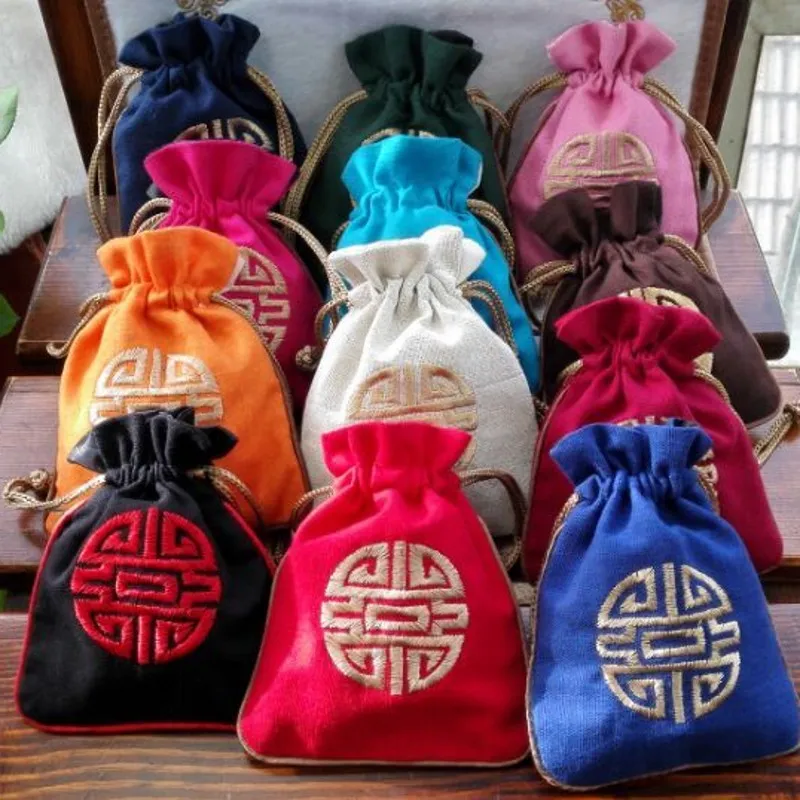 Unieke Chinese stijl kleine grote linnen geschenk tassen sieraden pouches trekkoord geborduurde gelukkige verpakking decoratieve opbergtas 50 stks / partij