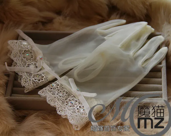 Vintage Ivory Waist Length Bridal Gloves Full Fingers Sheer Wedding Gloves Bowknot Beading Lace Bridal Gloves Rhinestone Bridal Hand Gloves