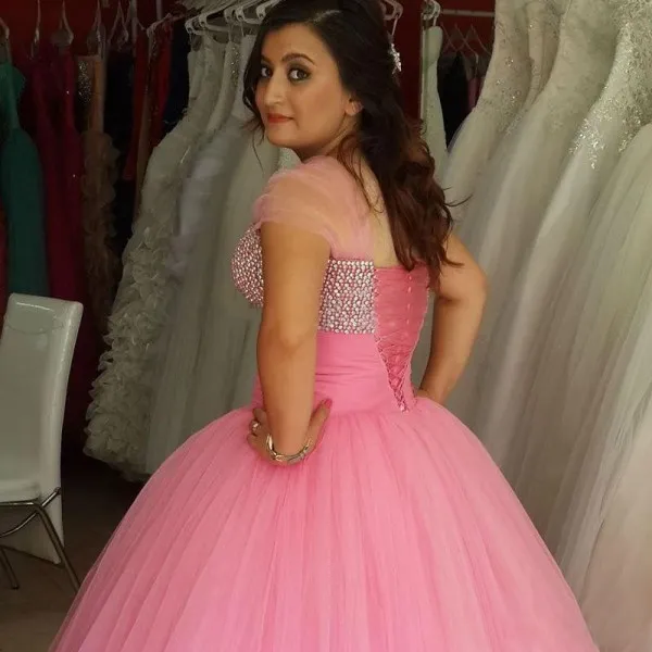 Splendidi abiti da sposa rosa Abito da ballo gonfio Piccoli cristalli Perline Top Corsetto Allacciatura posteriore Morbido tulle Abiti da sposa colorati Prom Party