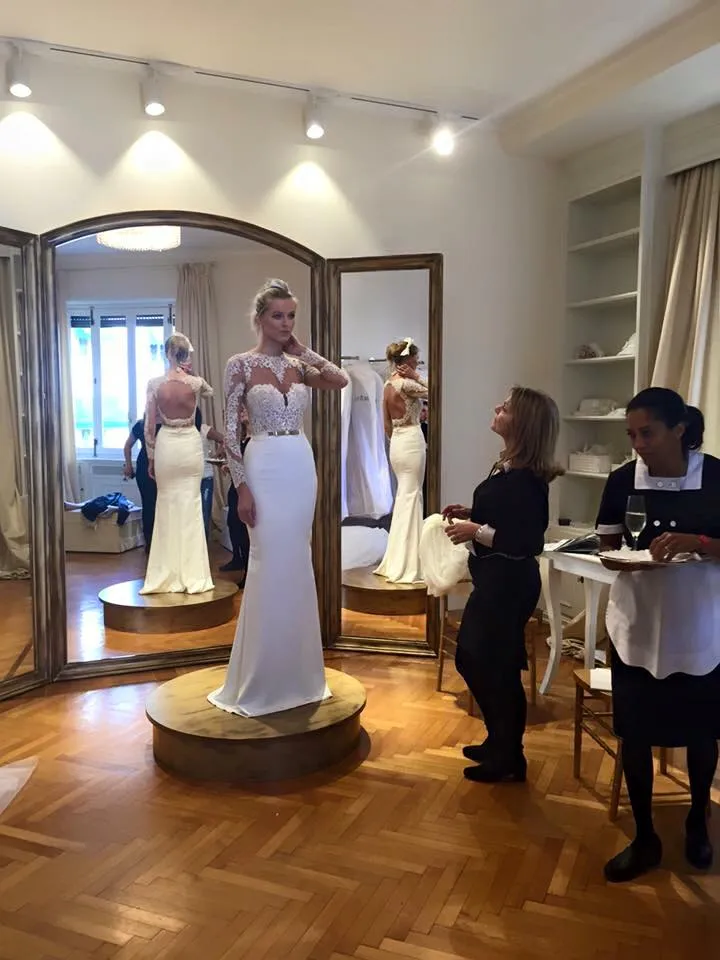 Berta Bridal Trouwjurken over rok Twee stukken Formele bruidsjurken met lange kanten mouwen Crew nek sleutelholte backless tiers jurken