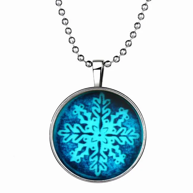 Regalo di Natale Fiocco di neve Collana con ciondolo luminoso 21g 60cm Collana in resina lunga in lega Accessori per abbigliamento femminile di moda