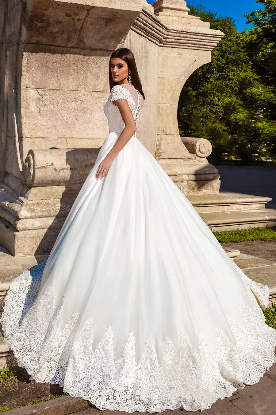 2019 appliques kant een lijn trouwjurken elegante v-hals tule bruidsjurken korte mouw kralen sjerp goedkope trouwjurk vestidos de novia