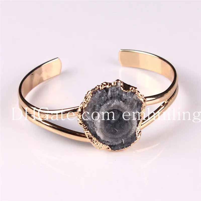 Freeform Natural Druzy Bracciale Bangle Colore casuale Agata Geode Minerale Rock Stone Fascino Placcato oro Placcato Braccialetto a quarzo crudo Crystal Bangle