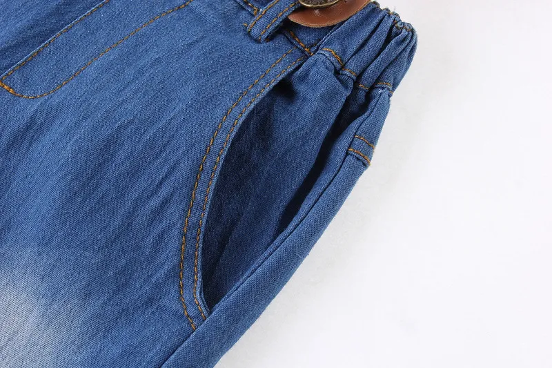 2015 Baby Boys Striped Denim Suspender Jumpsuits Passar 2st Set t-shirt + jeans Pojkar Spårvagnar Spädbarn Kläder Barnkläder Cy132