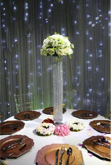 Centre de table de mariage en cristal et métal avec support à fleurs111