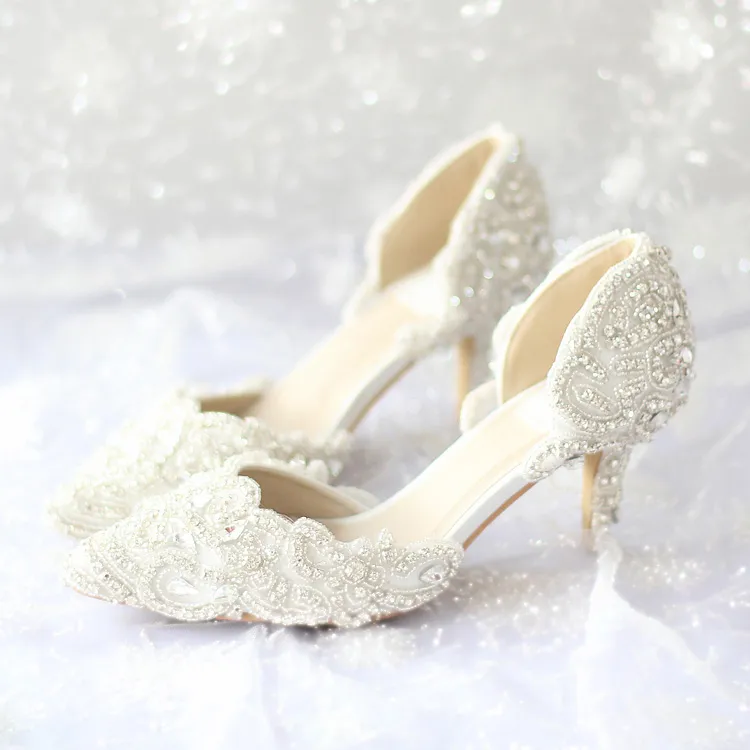 Scarpe da sposa con perline di cristallo lucenti Accessorio da sposa con punta a punta di colore puro con applicazioni Comode scarpe da ballo con tacco diverso