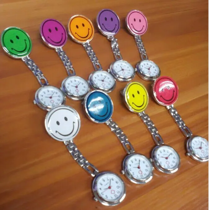 Commercio all'ingrosso 800 pz/lotto Mix 10 colori infermiera notturna orologi orologi luminosi sorriso orologio in metallo orologi NW012