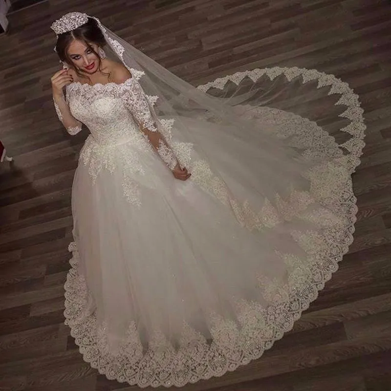 2018 Vintage hors de l'épaule robe de mariée en dentelle pas cher avec illusion à manches longues une ligne Tulle perlé Corset dos Applique Designer mariée