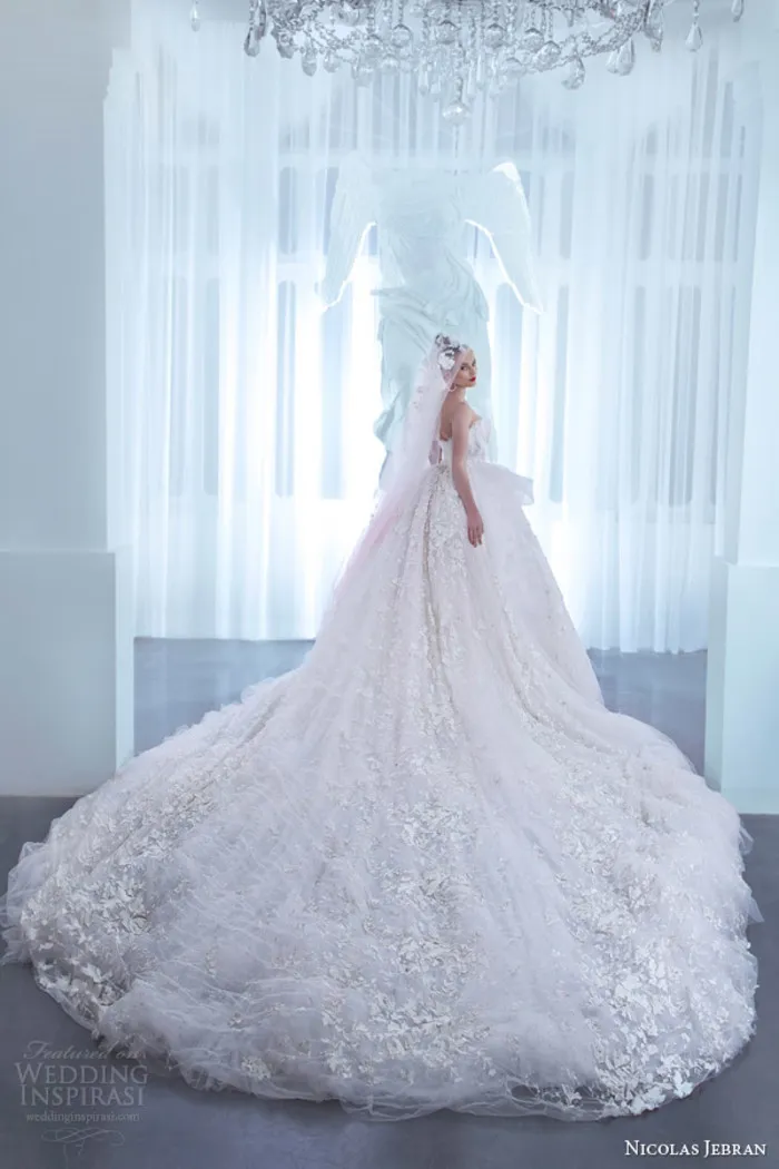 Luxury Ball Gown Bröllopsklänningar från axeln Nicolas Jebran 2015 Vårblomma Brudklänningar Kyrka Tåg Skräddarsydda Bröllopsklänning