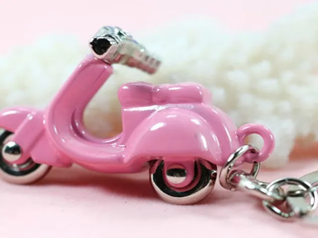 Cute Zinc Alloy Mini Scooter Model Keychain Metal Motor Keyrings key ring