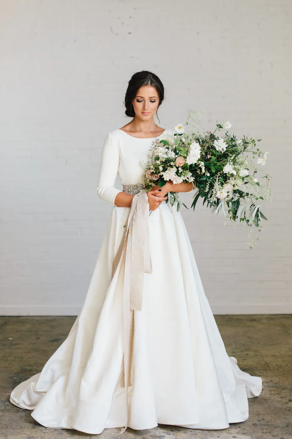 Nya Boho Aline Soft Satin Modest Wedding Dresses With 34 ärmar med pärlor med låg rygg land brudklänningar 2020 skräddarsydd cout6375879