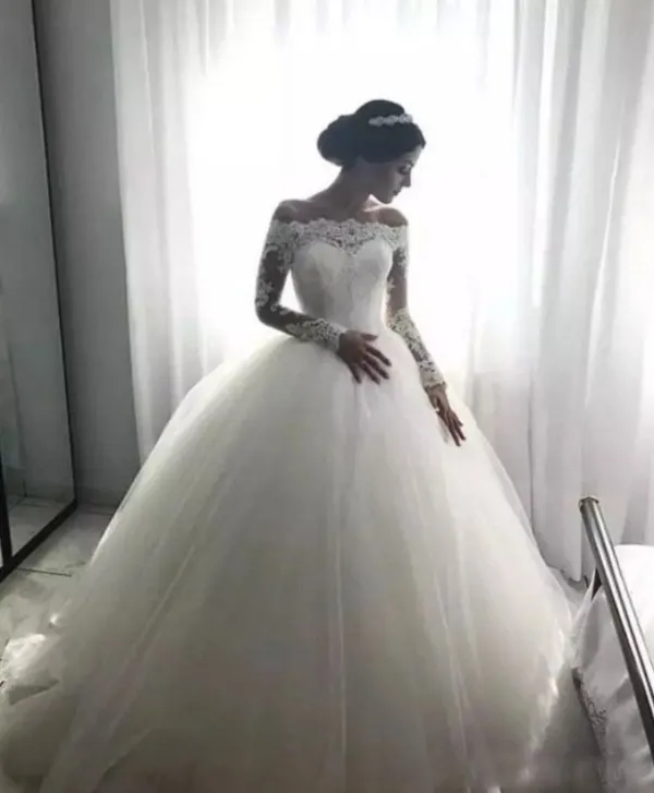 2019 encantador fora do ombro vestido de noiva ilusão laço apliques de manga longa vestidos de casamento tule saia vestido nupcial
