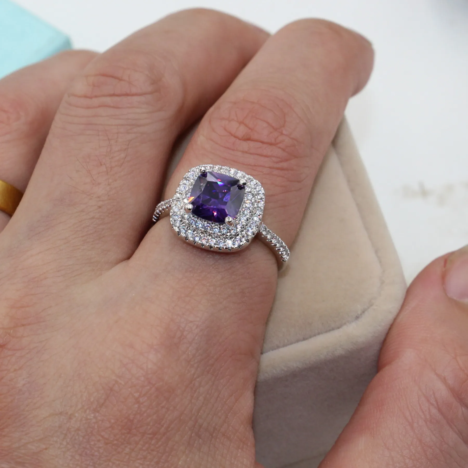 Biżuteria Nicea Emerald Cut 8mm Amethyst Diodique 925 Sterling Silver Wypełniony Dla Kobiet Zaręczyny Obrączka Rozmiar 5-11 Prezent