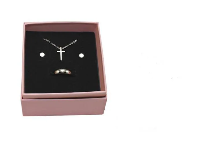 7.3 * 7.3 * 3,5 cm Vit Rosa låda för smycken Halsband Hängsmycke Presentförpackningar Boxar Ring örhänge Carring Fodral G1162