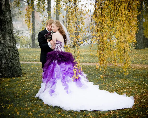 Purple and White Ombre Gothic Wedding Dresses Strapless with Lace and Organza Appliques Cascading Ruffle Chapel Train Ball Gown Br1211486