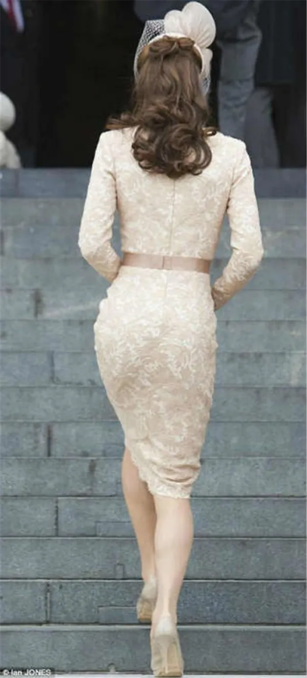 Koronkowe sukienki koktajlowe Modna Kate Middleton Sukienki szampanowe Vintage koronkowe pochwa dekoltu Bateau Długość kolan formalne suknie imprezowe 3440384