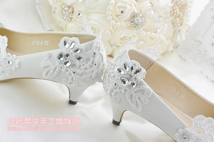 Crystal Lace Blomma Bröllop Skor Bröllop Tillbehör Bröllop Skor Billiga Flat Heel And Low Heel Wedding Shoe Slip Ons Storlek 4-Storlek 9