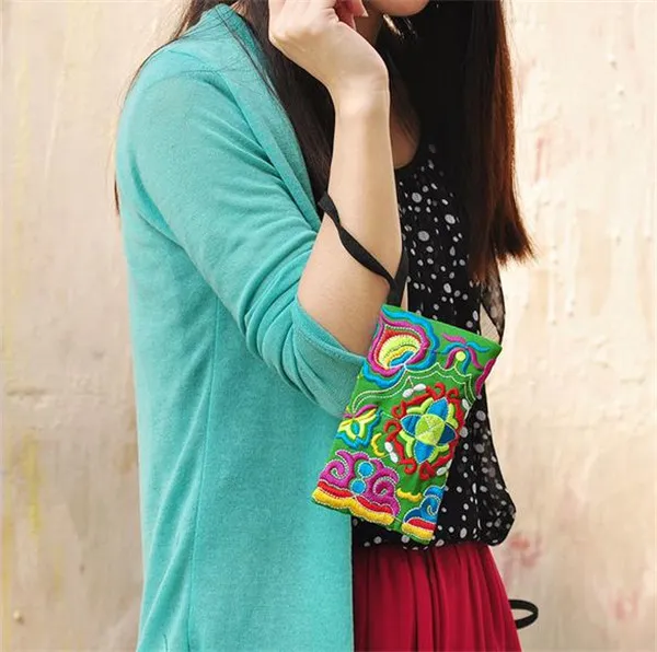 Nationalen Stil Frauen Clutch Bag Kontrast Farbe Stickerei Handtasche Handschlaufe Elegante kleine Mini Handytasche Brieftasche einzigartiges Design AF397