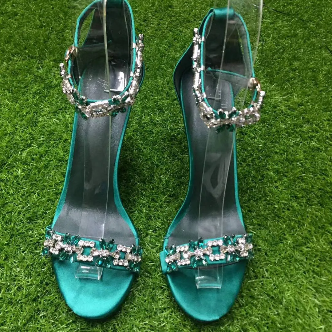 2017 moda diamante sandali strass stud tacchi alti donna gladiatore sandali bling bling estate scarpe in raso donna cristallo pompe da sposa