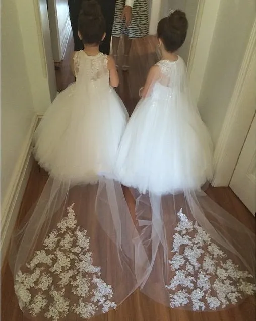 2015 Pinterest Hot Flower Girl Dresses Sheer Zroszony Koronki Aplikacje Watteau Długiego Pociągu Dziewczyna Pegewódnich Suknie Piętro Długość Urocza Księżniczka Dress